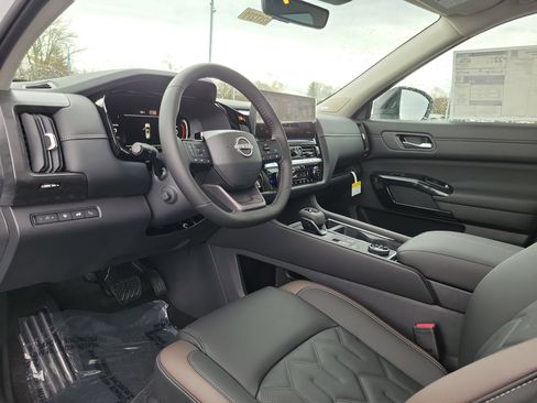 New 2026 Nissan Pathfinder Platinum image 19