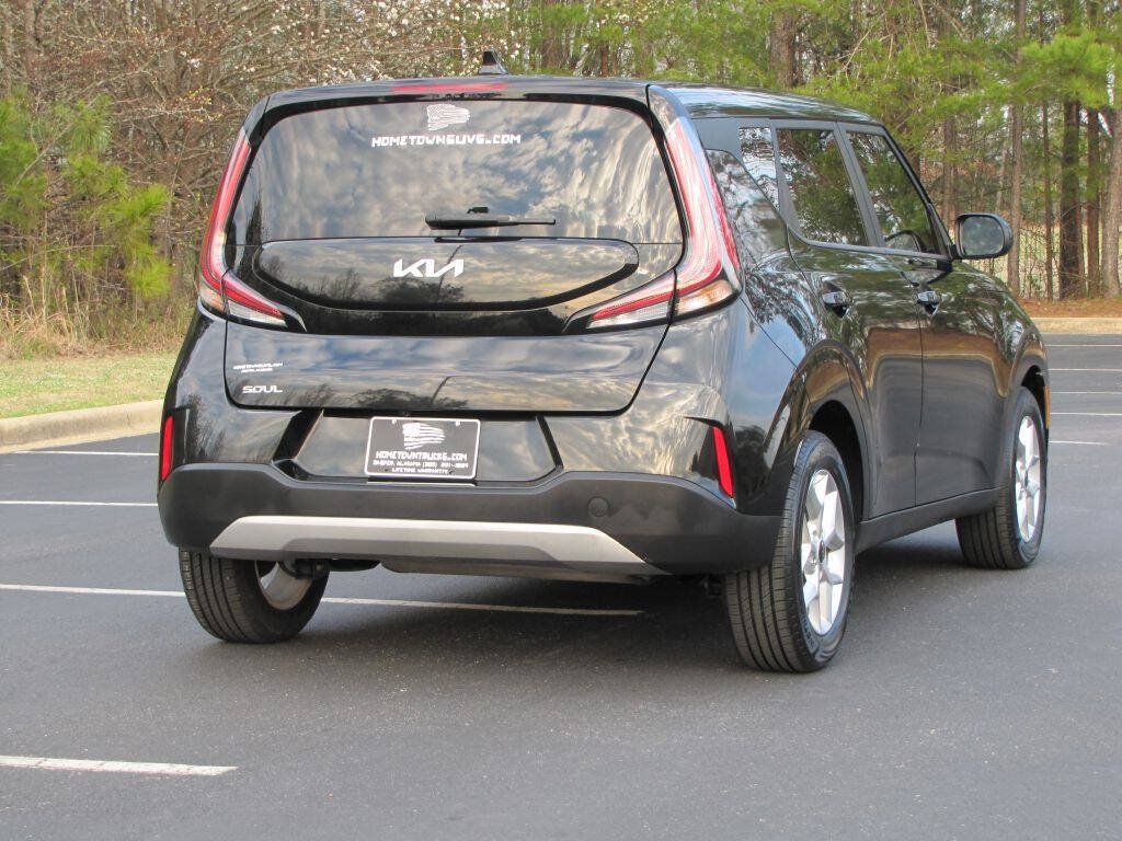 Used 2024 Kia Soul LX w/ Option Group 015 FWD image 9