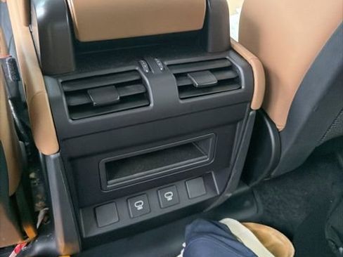 Used 2025 Land Rover Defender 110 X-Dynamic SE image 24