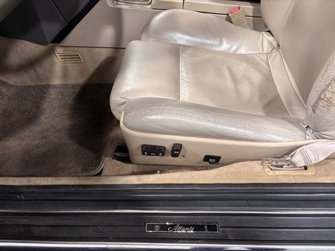 Used 1993 Cadillac Allante image 10