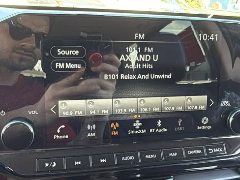 Certified 2023 Nissan Pathfinder SL w/ Black Appearance Package image 13