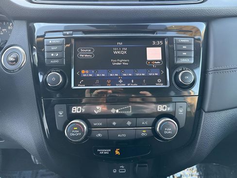 Used 2019 Nissan Rogue SL w/ Premium Package image 12