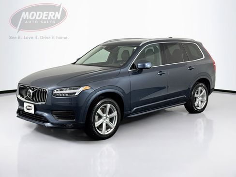 Used 2022 Volvo XC90 T5 Momentum image 1