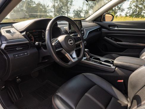 Used 2025 Nissan Altima 2.5 SR FWD image 10