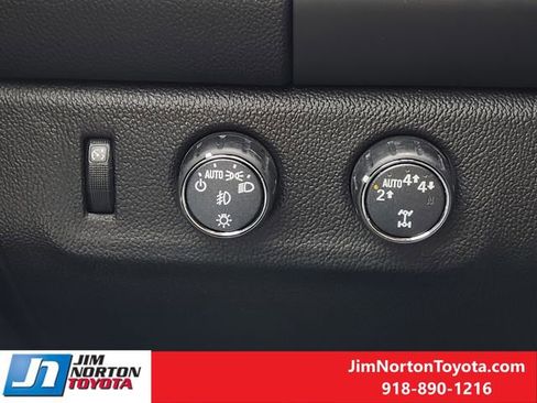 Used 2022 Chevrolet Colorado LT w/ LT Convenience Package AWD/4WD image 23