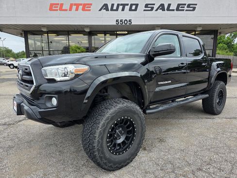 Used 2017 Toyota Tacoma SR5 w/ Tow Package RWD image 1