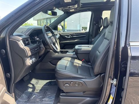 Used 2023 GMC Yukon Denali w/ LPO, Floor Liner Package AWD/4WD image 9