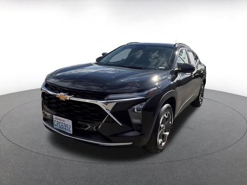 Used 2025 Chevrolet Trax LT image 7