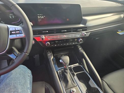New 2025 Kia Telluride S image 2