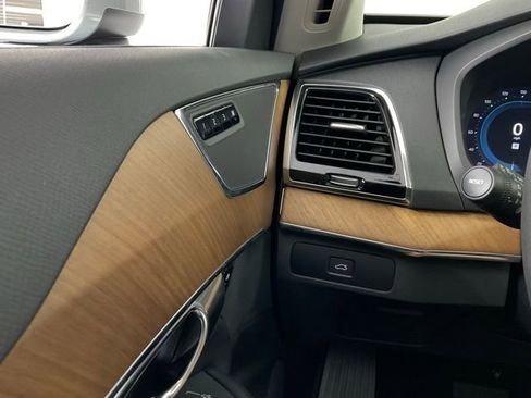 New 2025 Volvo XC90 B6 Plus w/ Protection Package Premier image 28