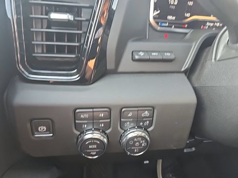 Used 2025 GMC Sierra 2500 AT4 w/ Technology Package AWD/4WD image 25
