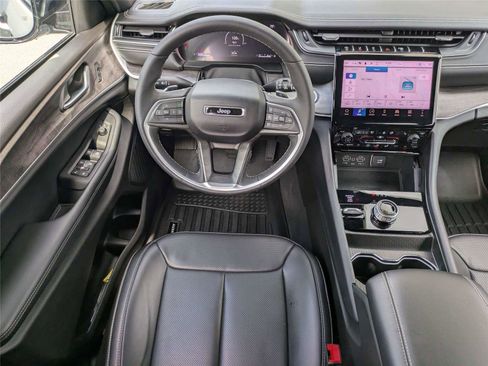 Used 2024 Jeep Grand Cherokee Limited w/ Luxury Tech Group II AWD/4WD image 19