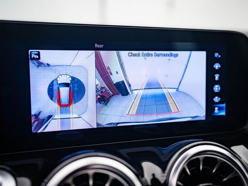 Certified 2022 Mercedes-Benz GLB 35 AMG 4MATIC image 31