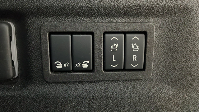 Used 2024 GMC Yukon XL Denali Ultimate AWD/4WD image 31