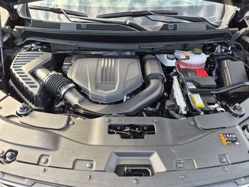 Used 2025 Chevrolet Traverse LT FWD image 24