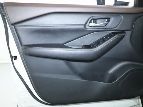 Used 2023 Nissan Rogue SV w/ SV Premium B Package AWD/4WD image 16
