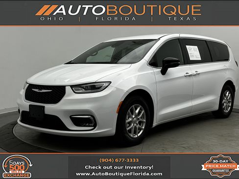 Used 2025 Chrysler Pacifica Select image 1