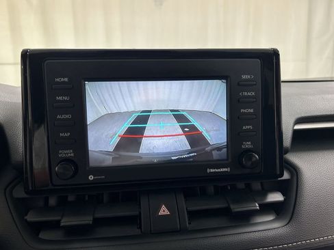 Used 2021 Toyota RAV4 LE AWD/4WD image 15