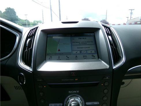 Used 2018 Ford Edge Titanium w/ Ford Safe & Smart Package AWD/4WD image 6