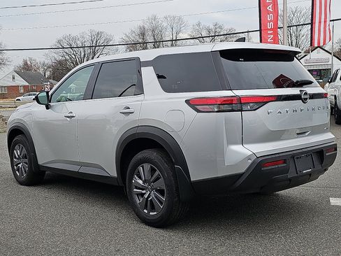 New 2025 Nissan Pathfinder S image 3