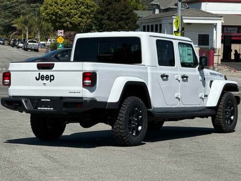 New 2025 Jeep Gladiator Sport image 4