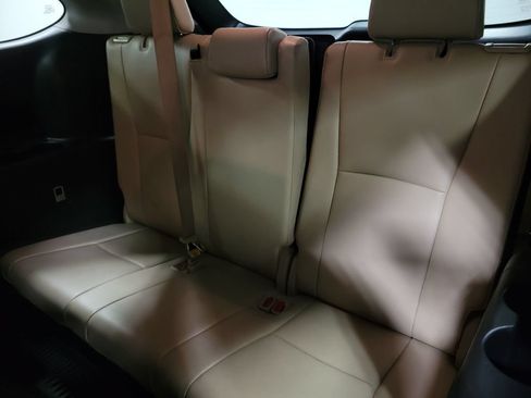 Used 2022 Toyota Highlander XLE AWD/4WD image 28