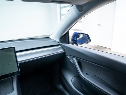 Used 2021 Tesla Model Y Long Range AWD/4WD image 11