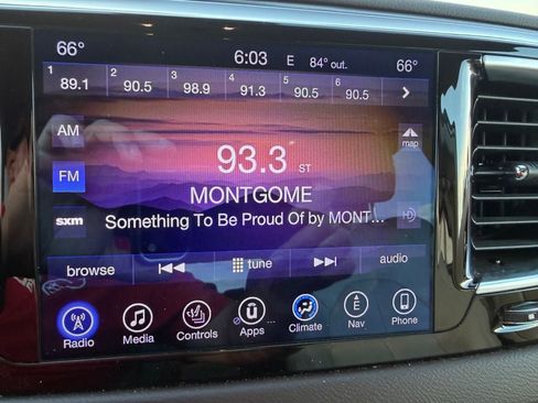 Used 2017 Chrysler Pacifica Touring-L Plus w/ Advanced Safetytec Group FWD image 11