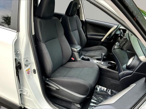 Used 2018 Toyota RAV4 XLE AWD/4WD image 29