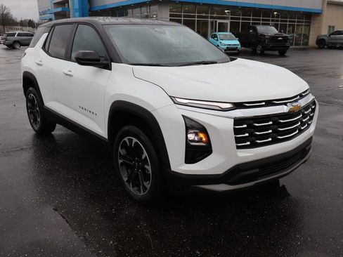 New 2026 Chevrolet Equinox LT image 2