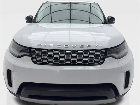 Used 2024 Land Rover Discovery S image 4