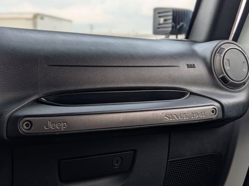 Used 2015 Jeep Wrangler Sport image 15