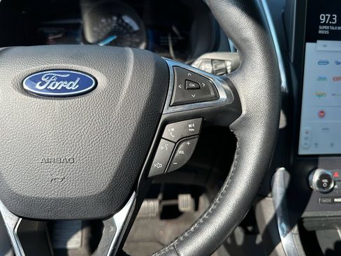 Used 2024 Ford Edge Titanium image 19