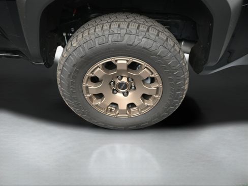 Certified 2025 Toyota 4Runner Trailhunter AWD/4WD image 36