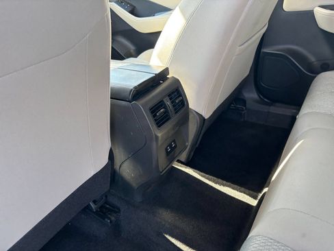 Used 2025 Nissan Rogue SV FWD image 24