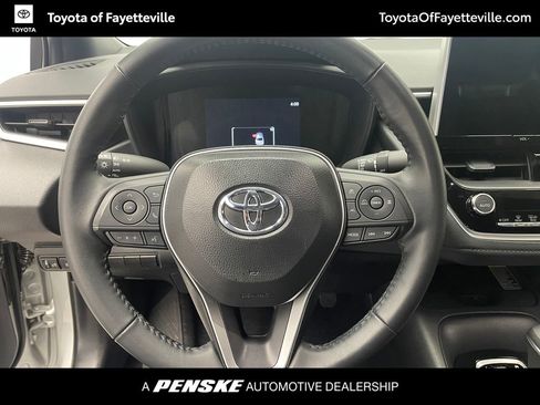 Used 2025 Toyota Corolla SE w/ SE Premium Package image 28