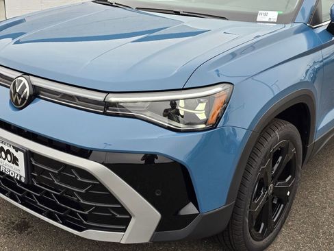 New 2025 Volkswagen Taos SEL image 10