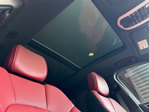 Used 2025 Porsche Macan image 19