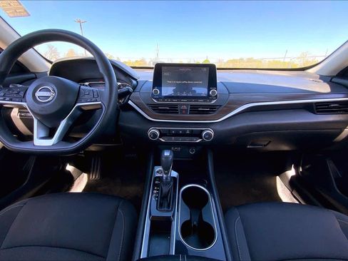 Used 2024 Nissan Altima 2.5 SV image 15