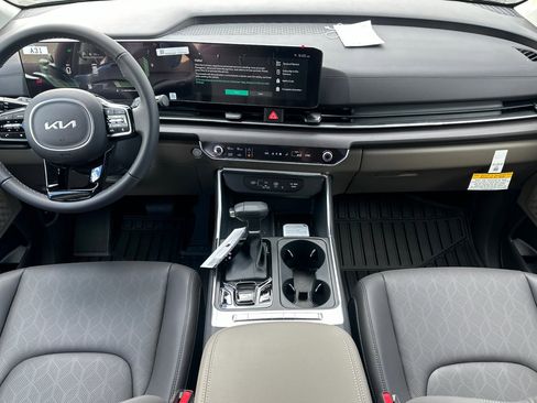 New 2026 Kia Carnival EX FWD image 14