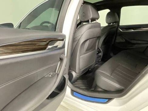 Used 2021 BMW 530e 530e iPerformance w/ Premium Package image 15