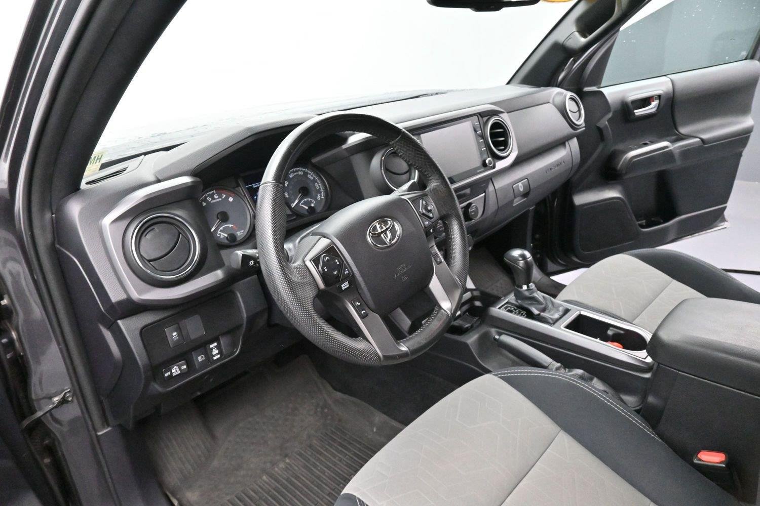 Used 2021 Toyota Tacoma TRD Off-Road w/ Technology Package AWD/4WD image 15