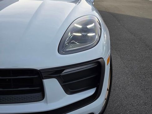 Used 2025 Porsche Macan image 12