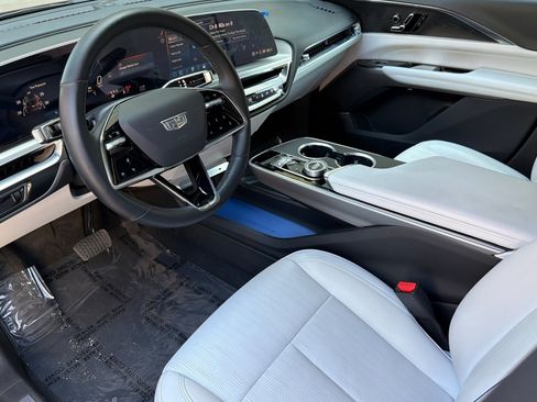 Used 2024 Cadillac Lyriq Sport RWD image 9