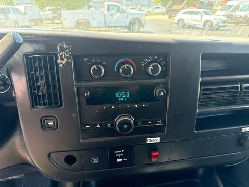 Used 2011 Chevrolet Express 2500 RWD image 14