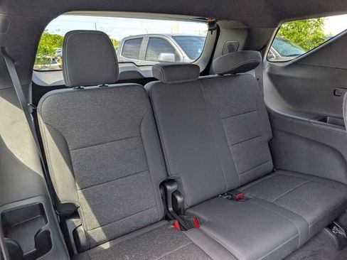 Used 2026 Chevrolet Traverse LT w/ LPO, Floor Liner Package FWD image 17