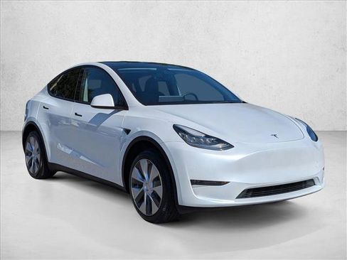 Used 2023 Tesla Model Y Long Range image 3