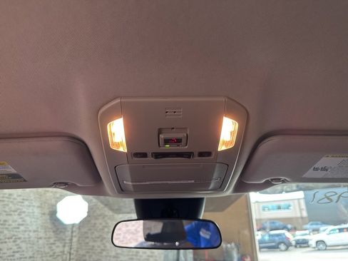 Used 2021 Toyota Highlander LE image 21