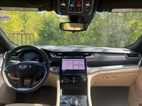 Used 2023 Jeep Grand Cherokee L Limited image 16