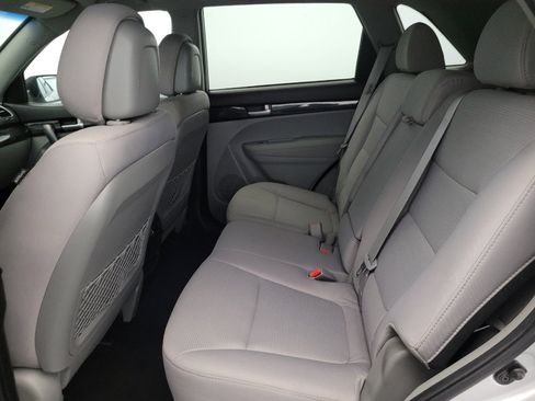 Used 2015 Kia Sorento LX AWD/4WD image 18